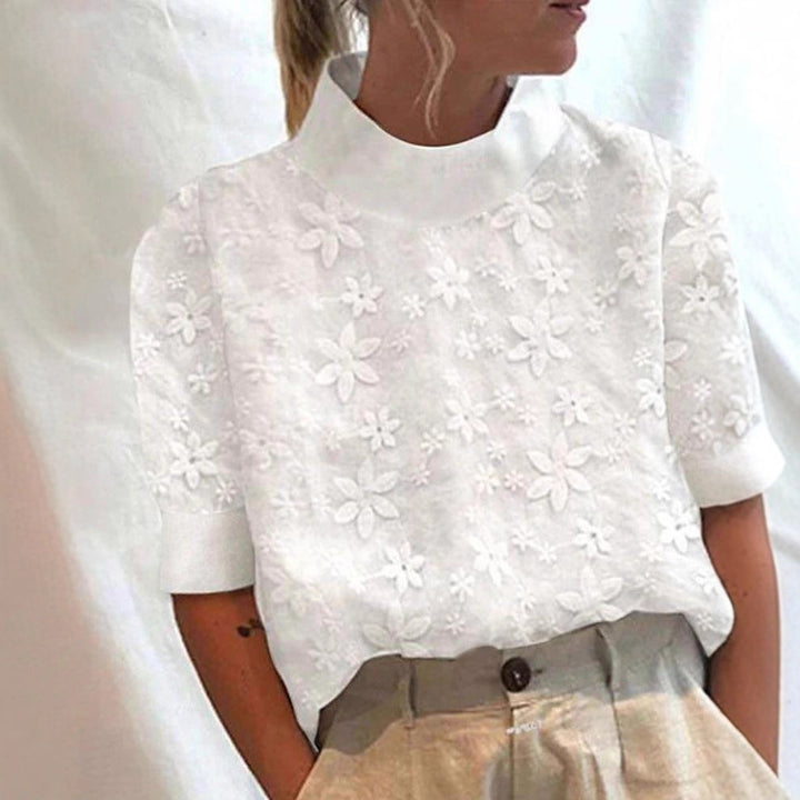 Blouse femme avec design de broderie florale et coupe courte Chic & Stil