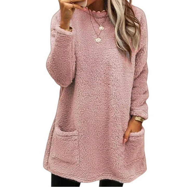 Comfortable fleece sweater for women with a loose fit and practical pockets Lune London
