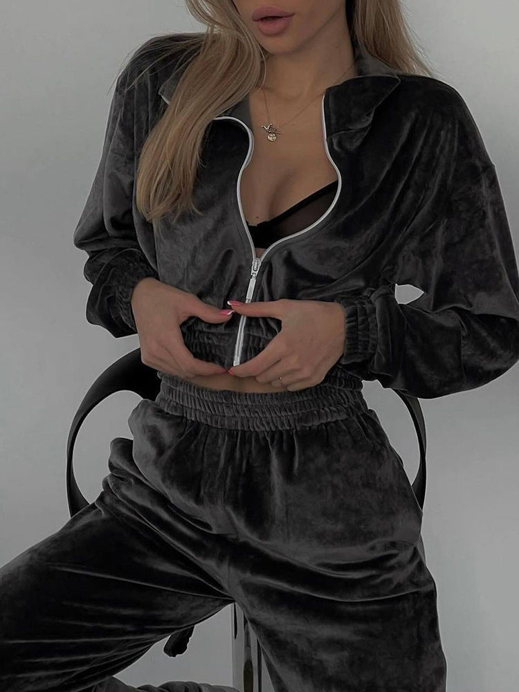 Casual loungewear set for women in velvety material with high collar and zipper Lune London