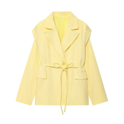 Elegant and fitted blazer jacket for women with wide lapels Lune London