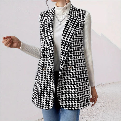 Modern ladies' vest with houndstooth pattern and elegant button placket Lune London