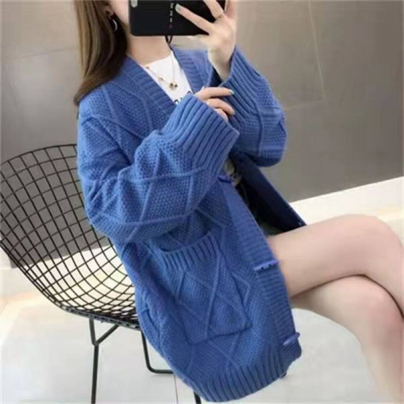 Knitted cardigan for women with a cable design and structures Lune London