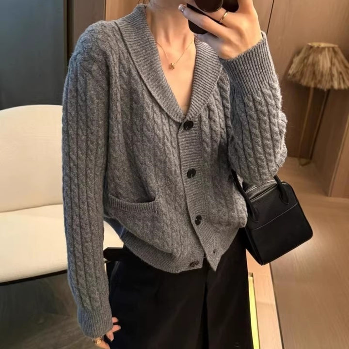 Cardigan femme avec motif en cable et poches plaquées Chic & Stil