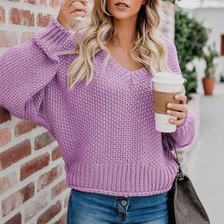 Chunky knit sweater for women with V-neck and relaxed fit Lune London