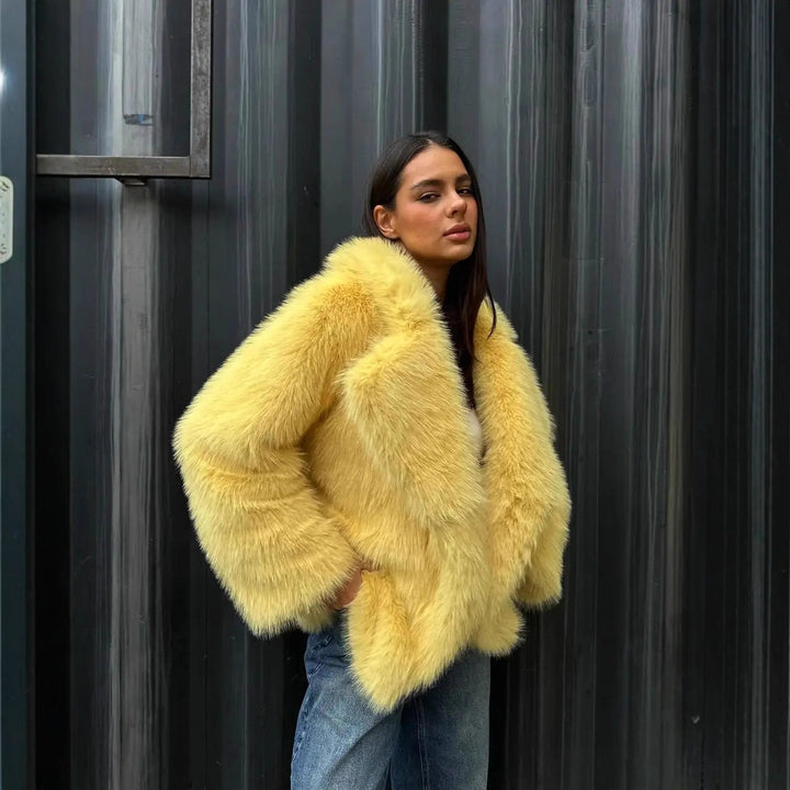 Ladies Elegant Faux Fur Jacket with Soft Lining and Chic Voluminous Cut