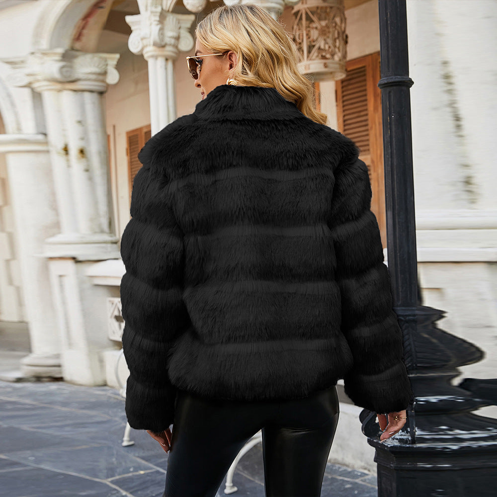 Women's cozy faux fur jacket with a modern fit and oversized size Lune London