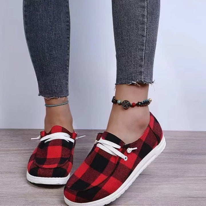 Casual slip-on sneakers for women with elastic details and non-slip sole Lune London