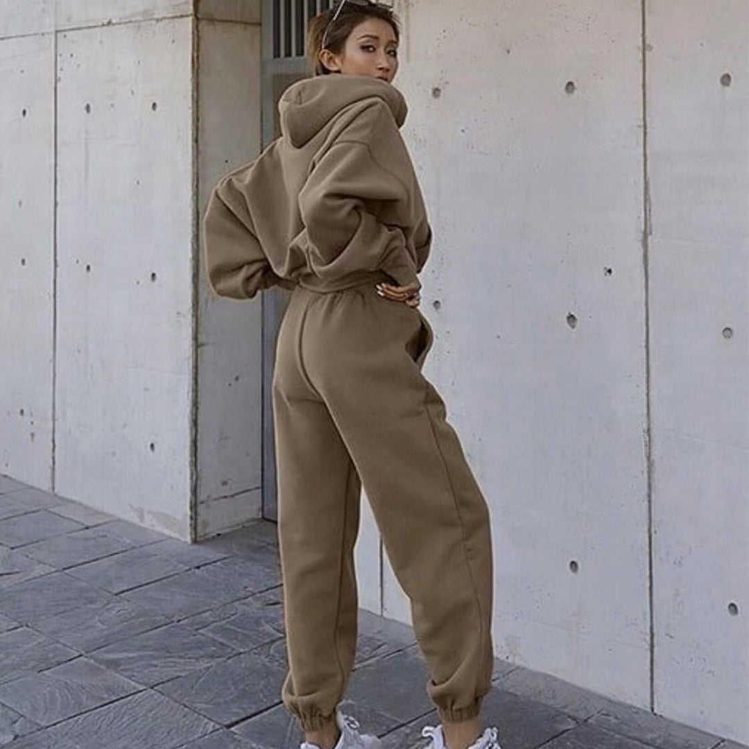 Casual hoodie set for women with a loose fit and practical pockets Lune London