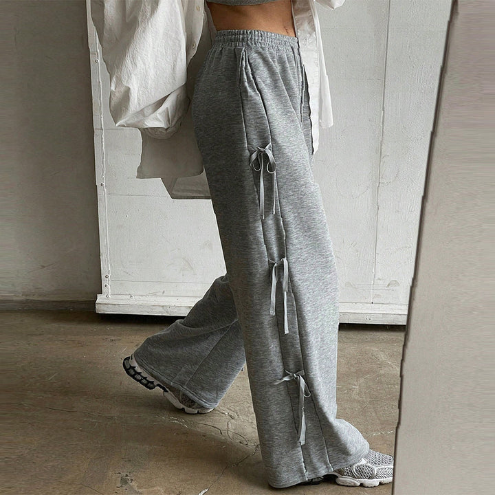 Pantalons décontractés pour femmes avec détails de volants sur les côtés et taille élastique Chic & Stil