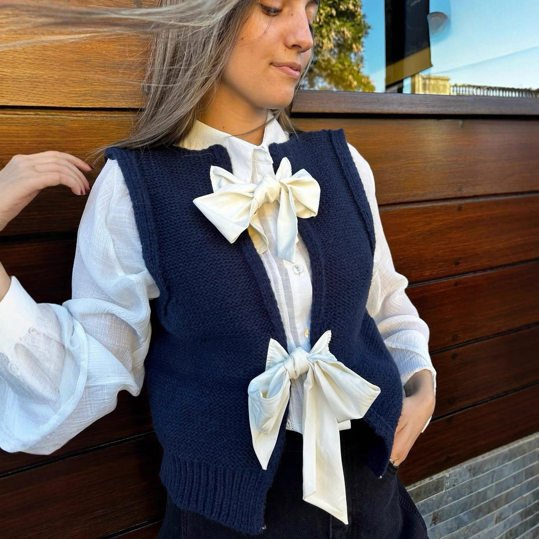 Sleeveless knit vest for women with decorative bows at the back Lune London