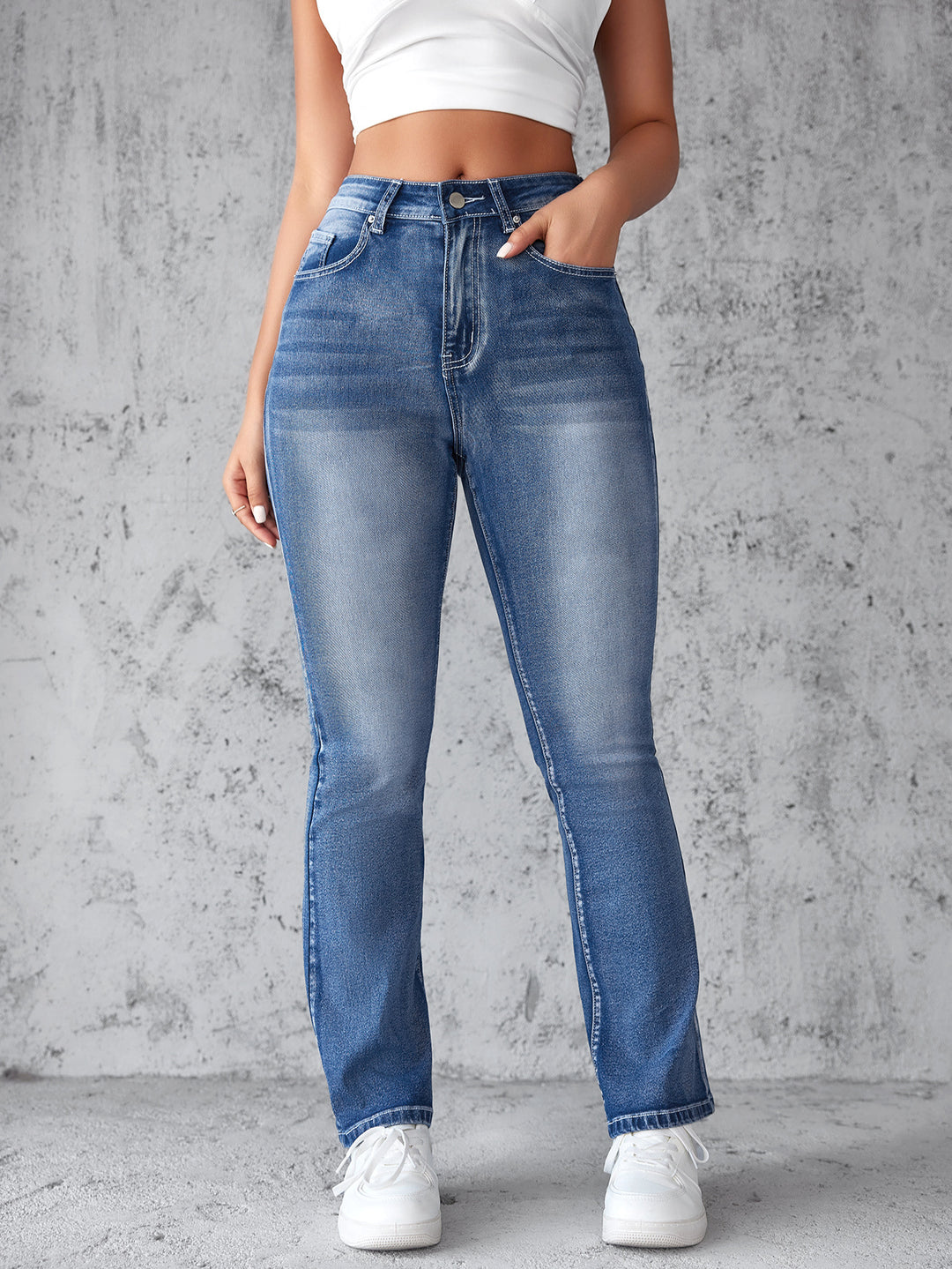 Jeans pour femmes taille haute avec coupe évasée Chic & Stil