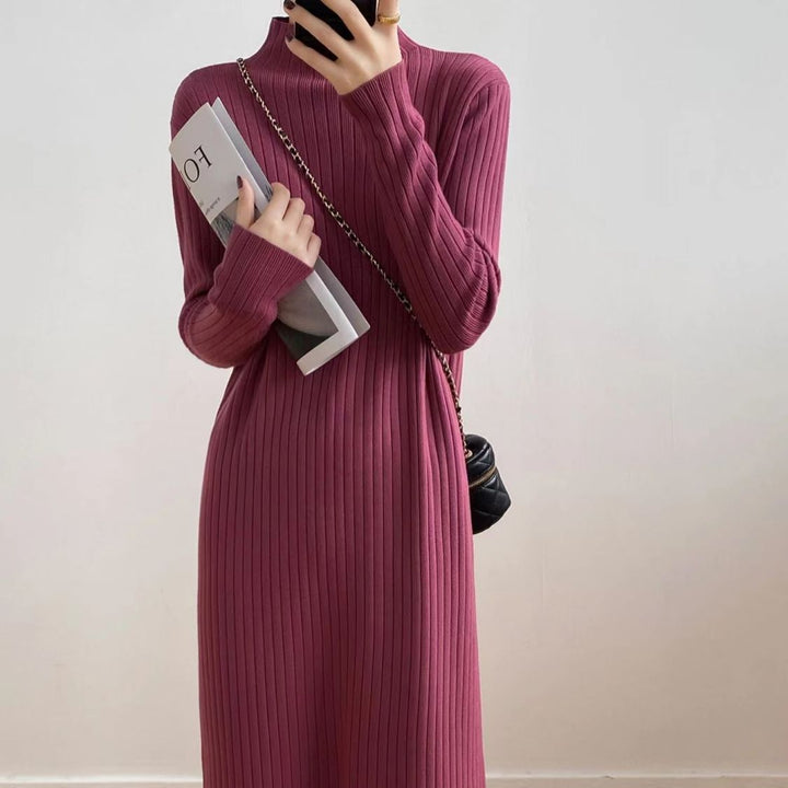 Robe tricotée à manches longues pour femmes avec un design en côtes texturé et un ourlet duveteux