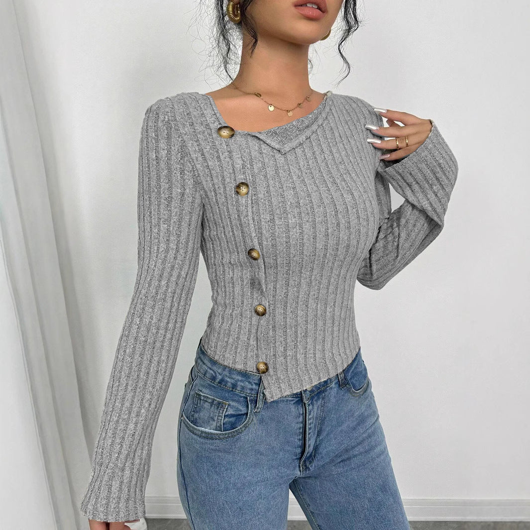 Pull femme avec encolure asymétrique et détails de boutons Chic & Stil