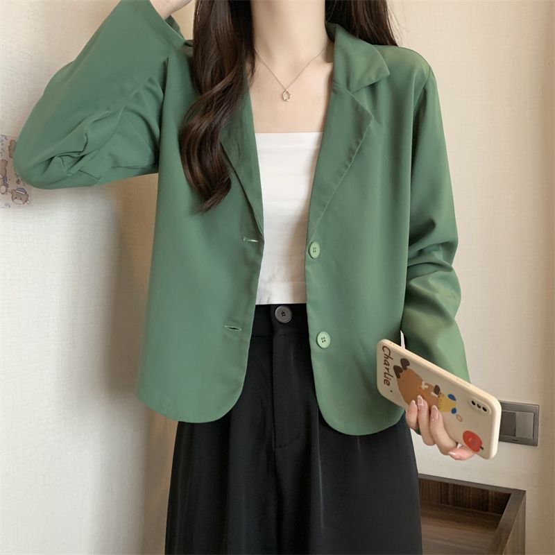 Veste courte élégante pour femme avec un col à boutons Chic & Stil