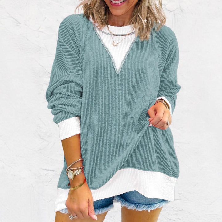 Casual sweater for women in structured material with V-neck Lune London