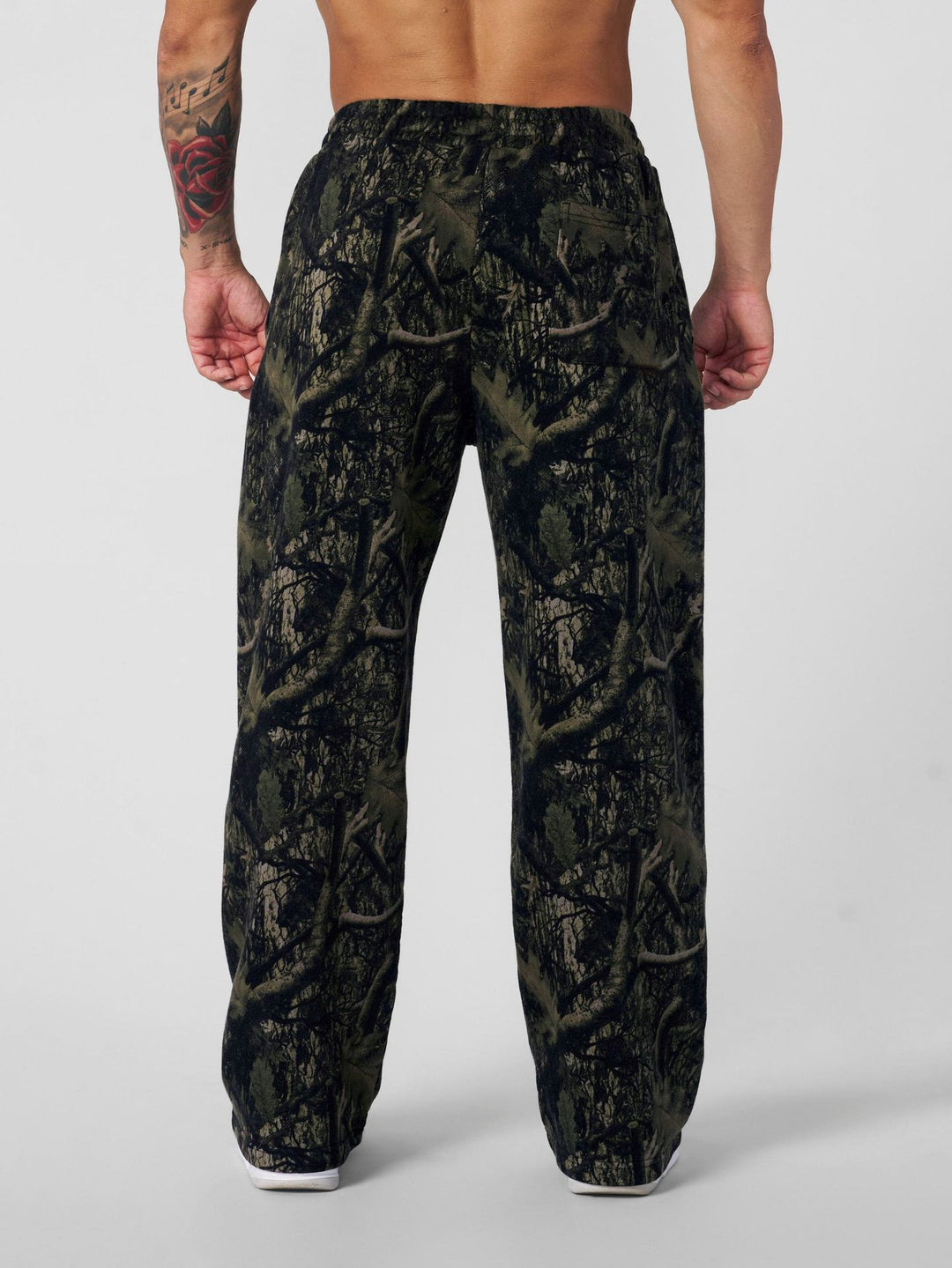Casual camo look cargo pants for men with practical elastic waistband Lune London