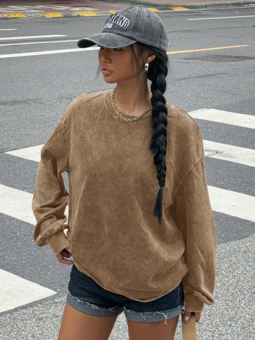 Casual sweatshirt for women with oversized fit and soft material Lune London