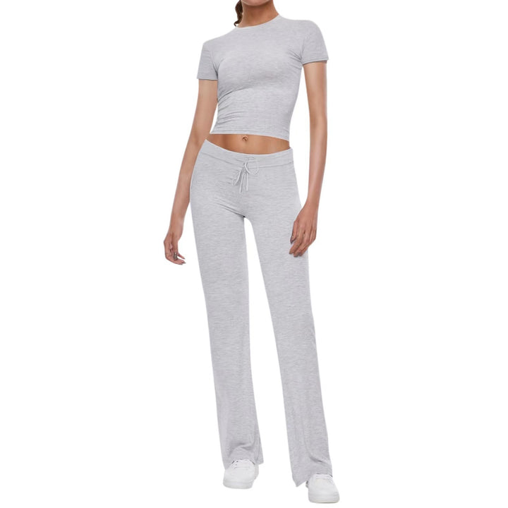 Women's sports set consisting of a crop top and wide pants Lune London