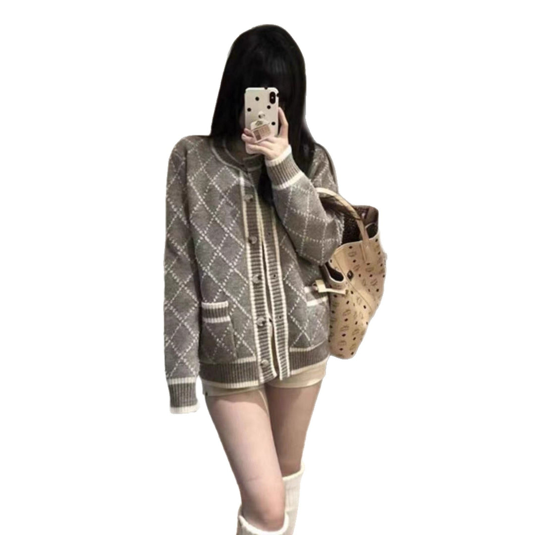 Elegant diamond pattern knitted women's cardigan with gold buttons Lune London