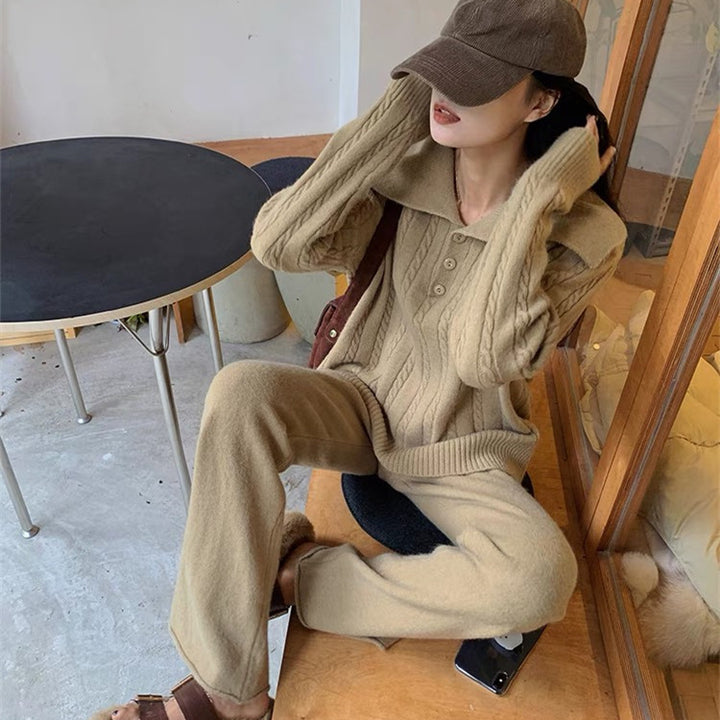 Pull tricoté pour femme avec col large et patte de boutonnage Chic & Stil
