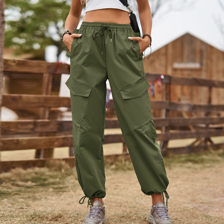 Women's cargo pants with practical pockets and elastic waistband Lune London