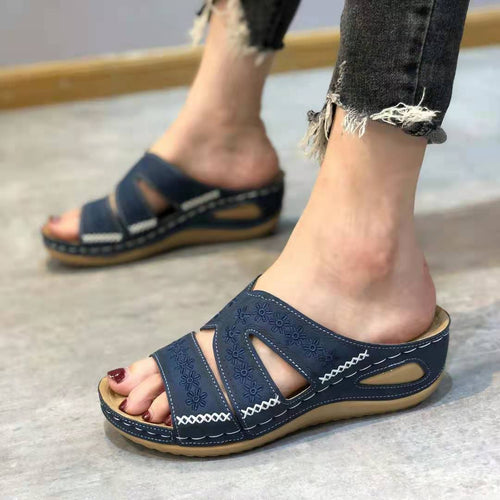 Comfortable strap sandals for women with floral design and anatomical sole Lune London