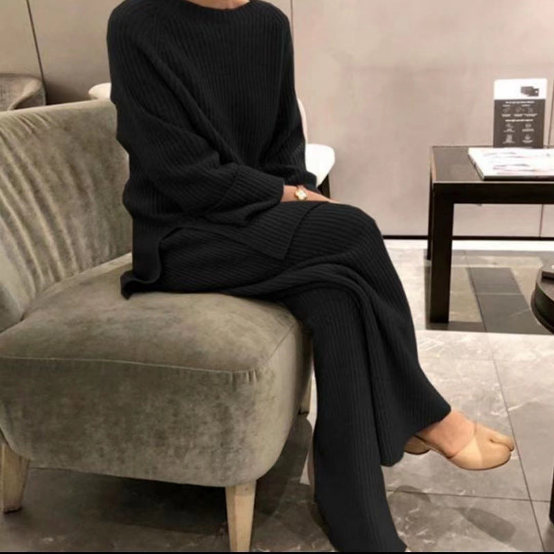 Women's knit set with a loose fit and a chic and stylish design