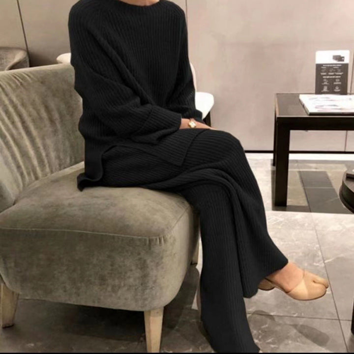 Women's knit set with a loose fit and a chic and stylish design