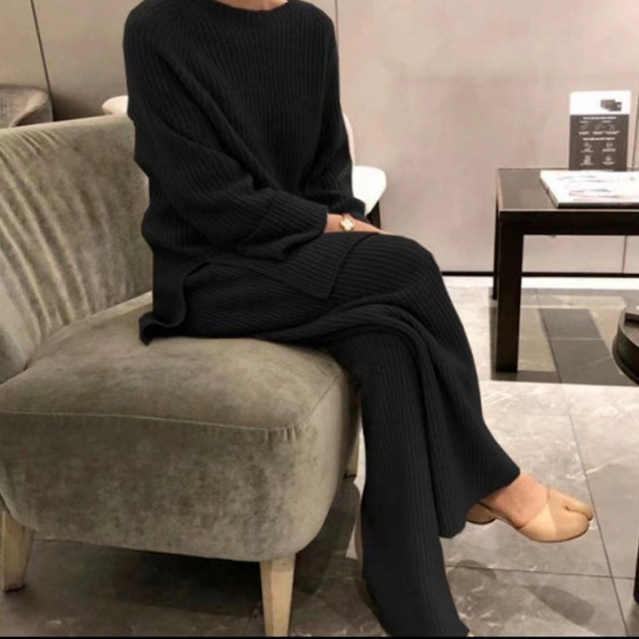 Knitted set for women with a relaxed fit and elegant design Lune London
