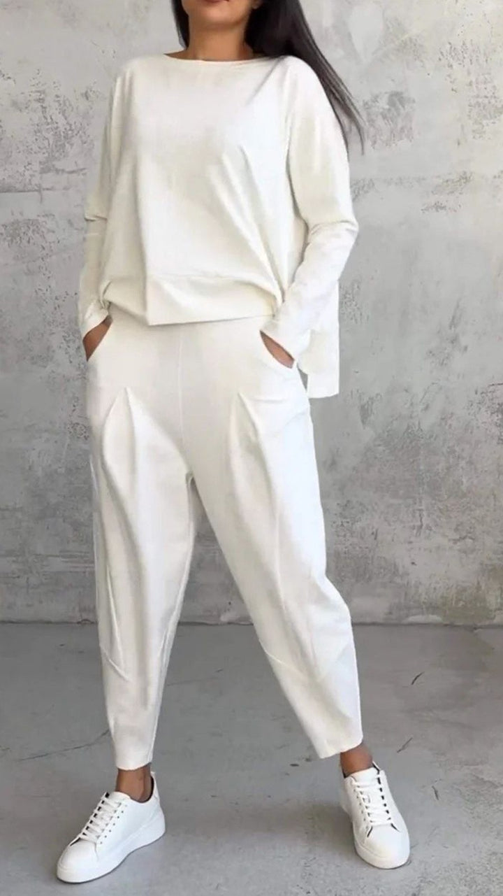Elegant casual jacket for ladies with a sleek cut and practical pockets Lune London
