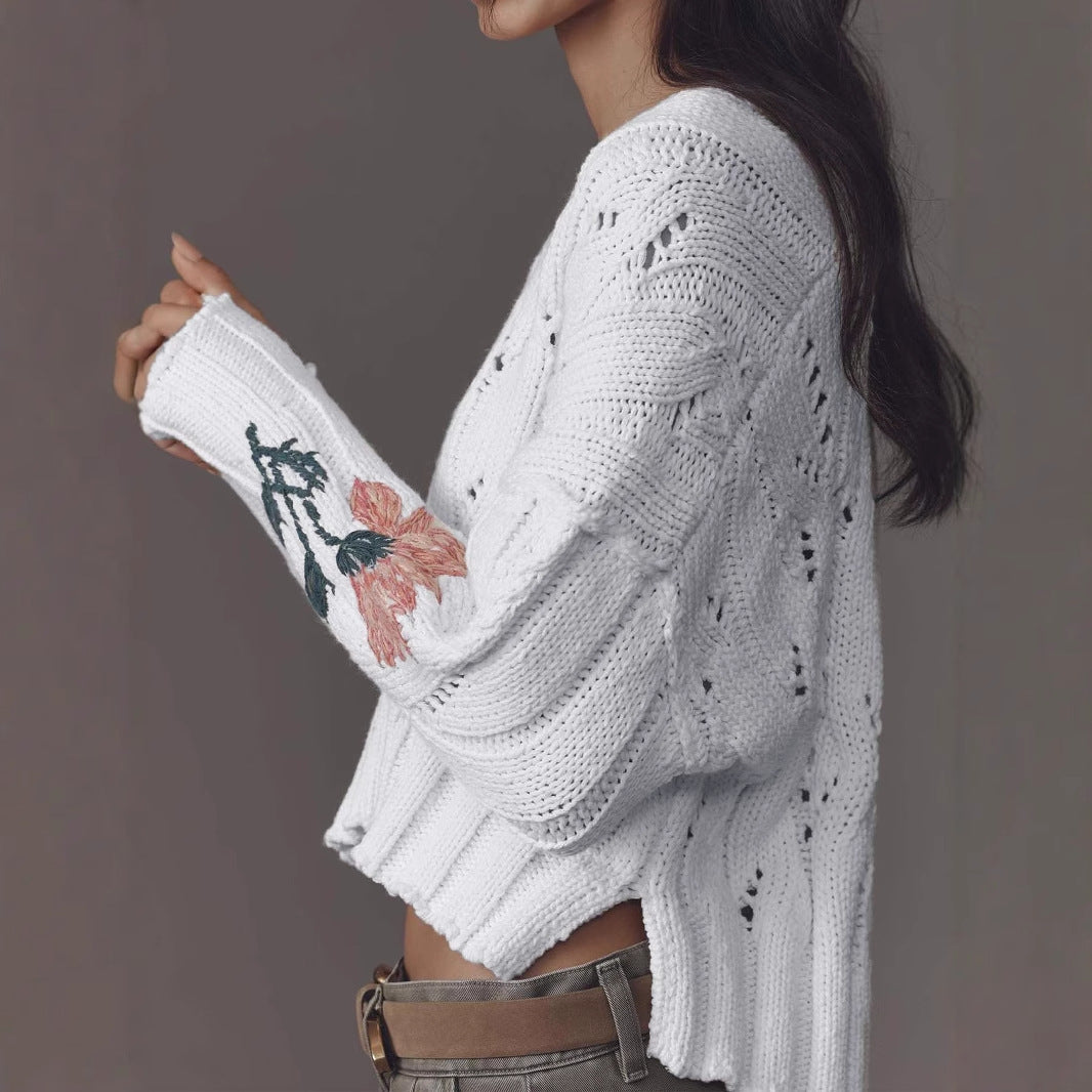 Knitted sweater for women with floral design and V-neck Lune London