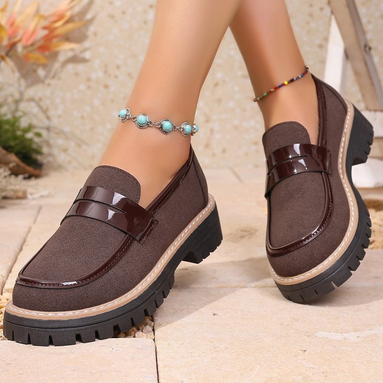 Comfortable slip-on women's shoes with a robust profile and elegant Lune London application