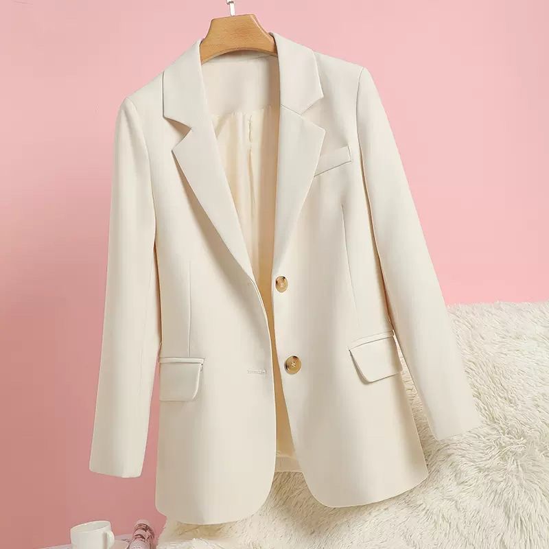 Blazer élégant pour femmes avec une coupe intemporelle et des détails de bouton doré Chic & Stil