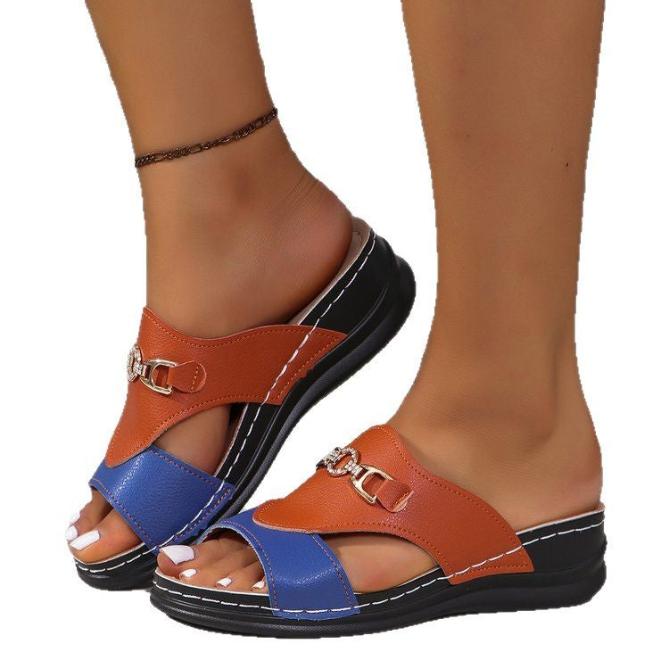 Ladies comfortable slippers with decorative closure Lune London
