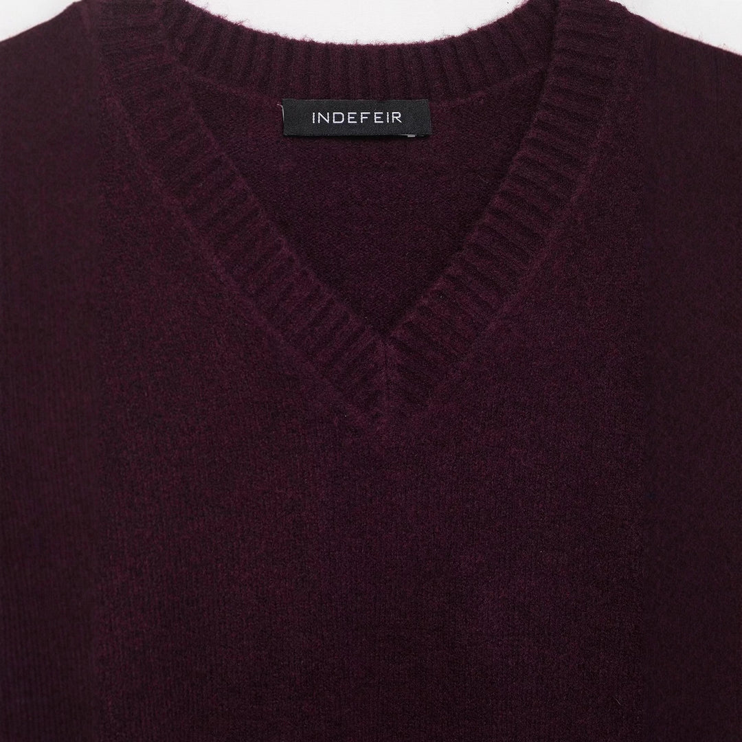 Women's V-neck sweater in soft knit material Lune London