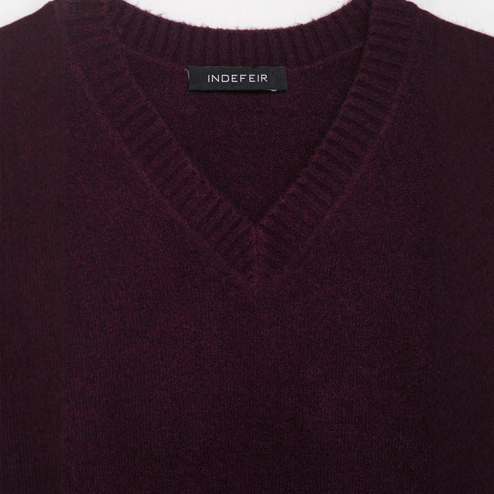 Women's V-neck sweater in soft knit material Lune London
