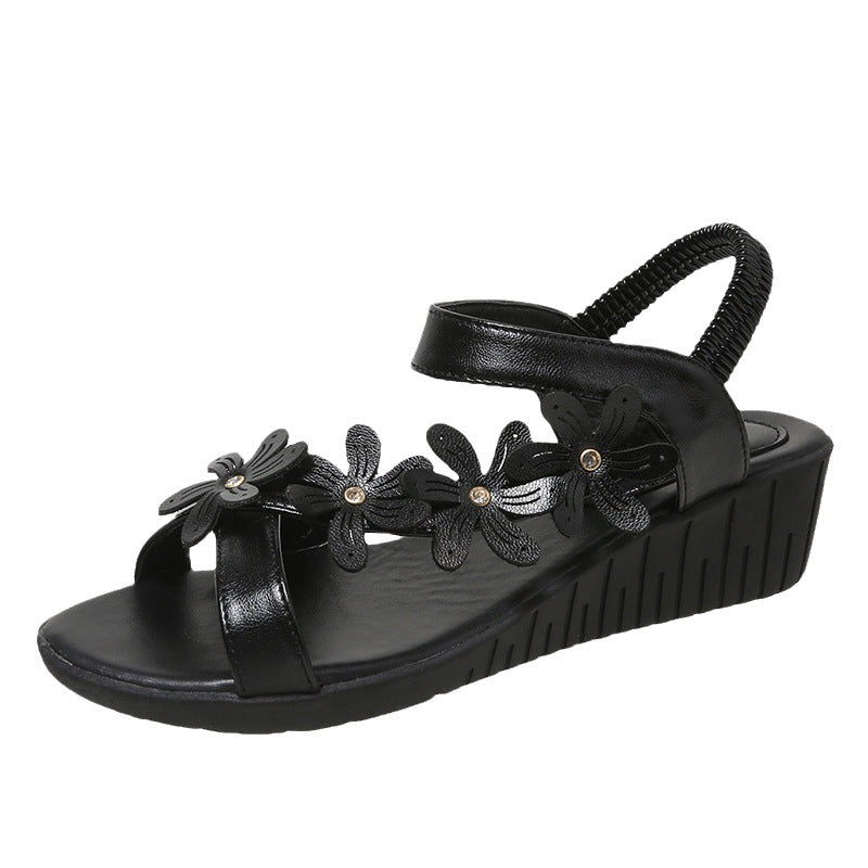 Comfortable women's sandals with modern floral applications and an ergonomic sole Lune London