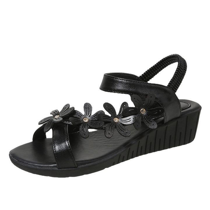 Comfortable women's sandals with modern floral applications and an ergonomic sole Lune London
