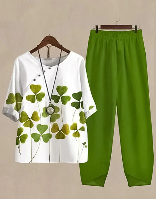 Ensemble deux pièces pour femmes avec design floral et coupe décontractée Chic & Stil