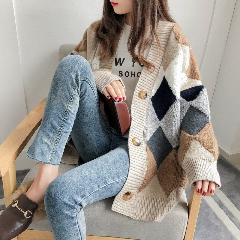 Chunky knit cardigan for women with geometric pattern and large pockets Lune London