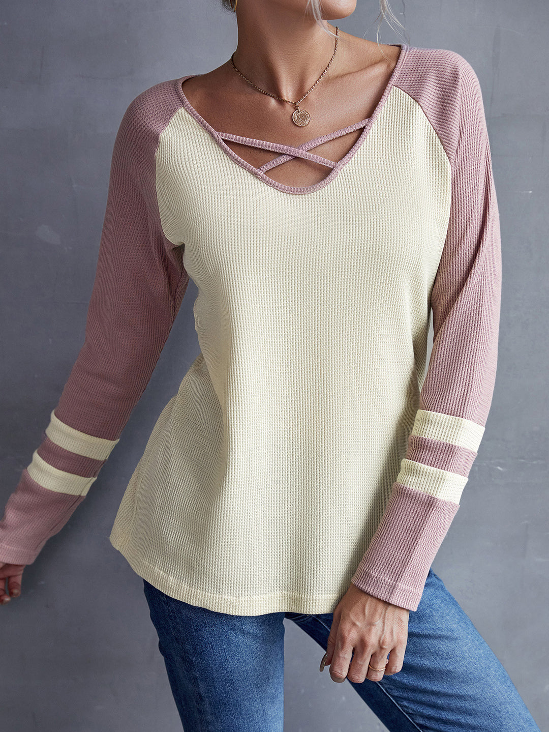 Casual long sleeve T-shirt for women with criss-cross cut Lune London