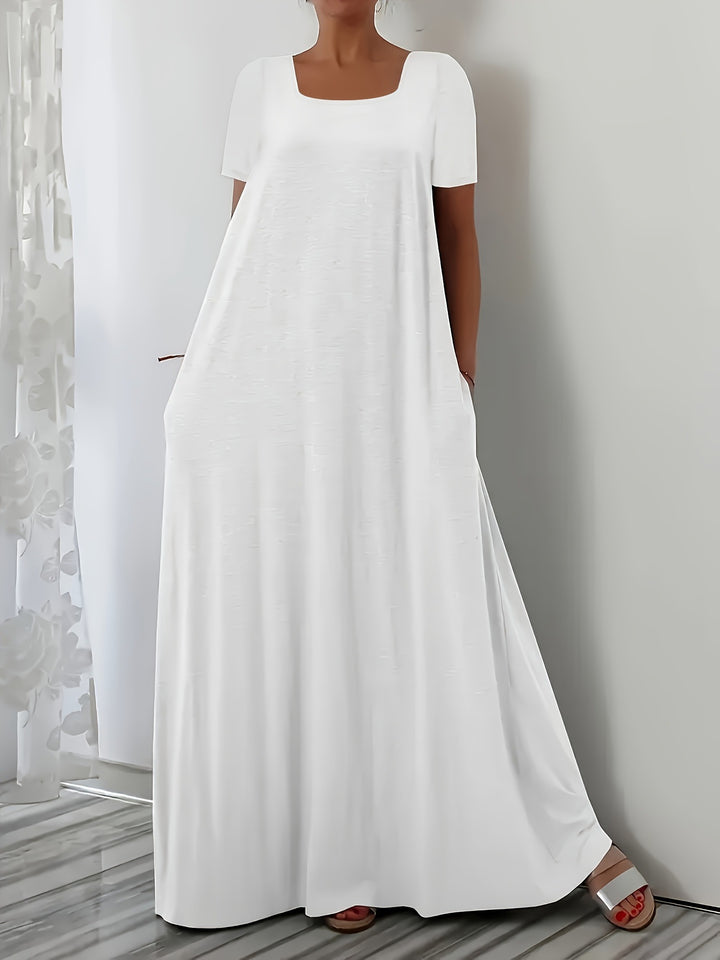 Maxi dress for women with a loose fit and practical pockets Lune London
