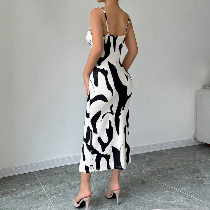 Robe maxi femme avec design drapé élégant et fente sur le côté Chic & Stil