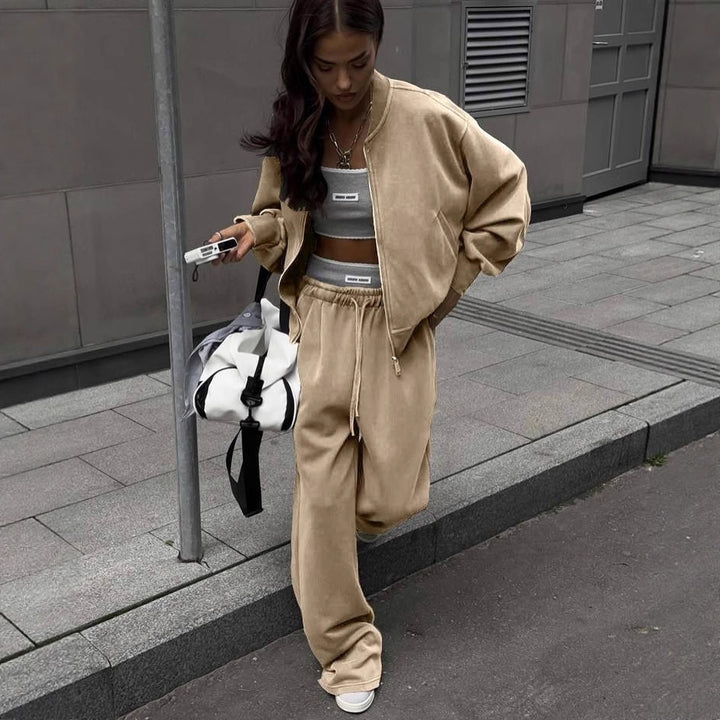 Casual outfit for women with wide pants and sporty jacket Lune London