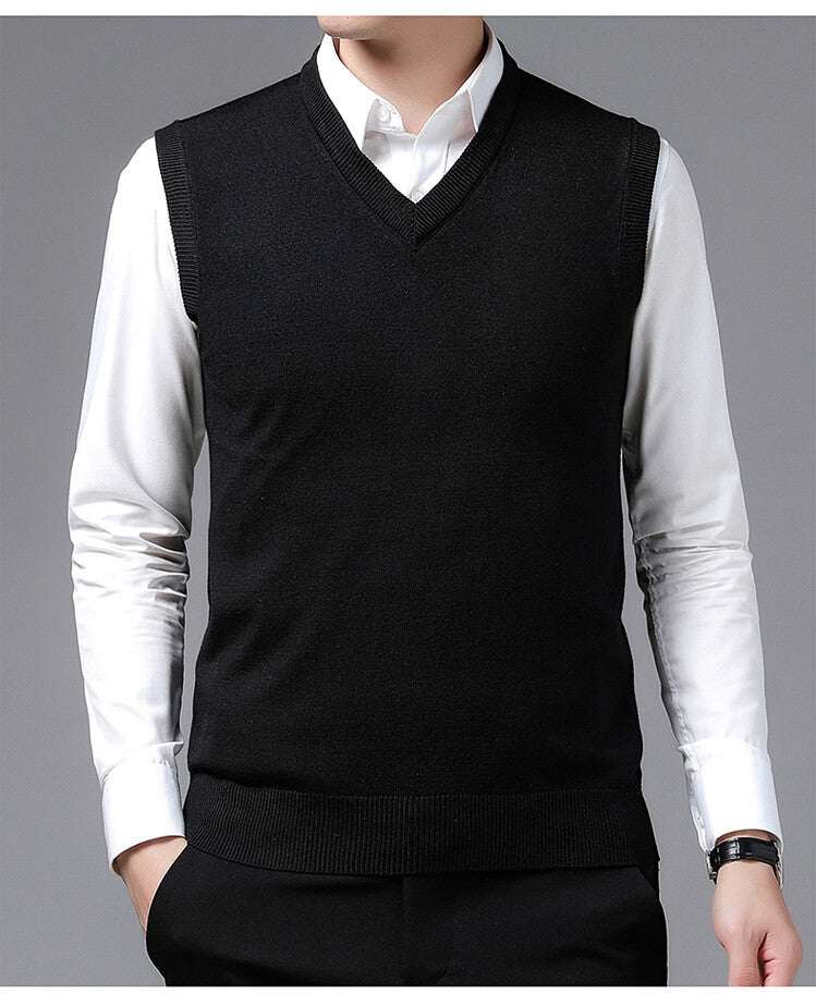 Men's V-neck sweater in fine cotton blend with elegant structure Lune London