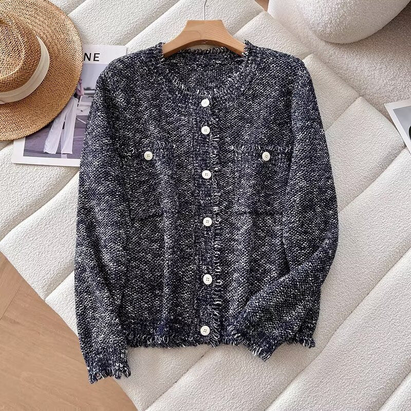 Cardigan pour femmes avec fermeture à boutons pleine et design élégant Chic & Stil