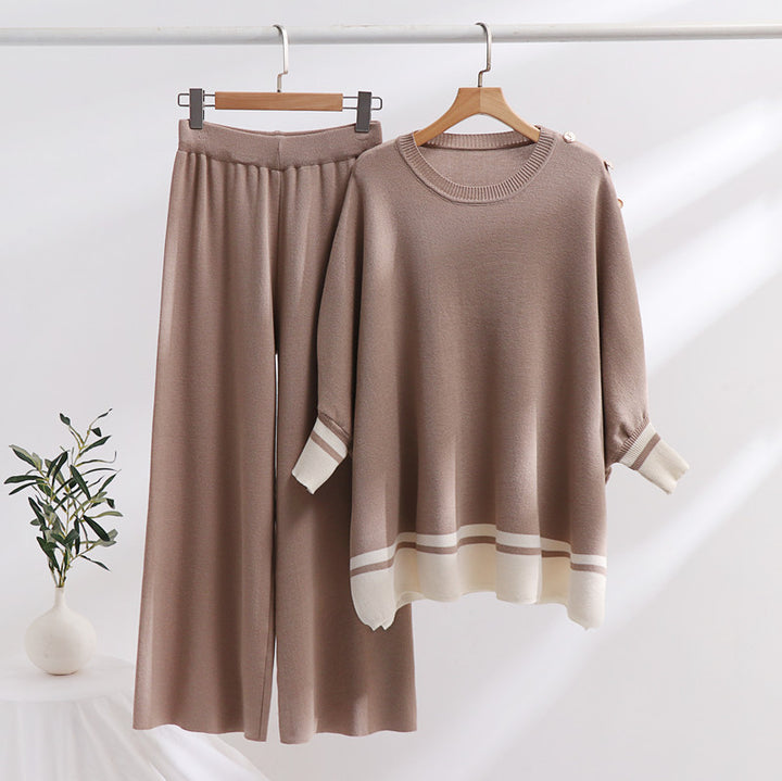 Casual knitted loungewear set for women with trendy contrast hem and loose fit Lune London