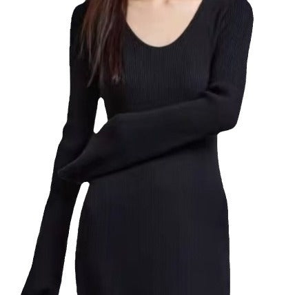 Elegant maxi dress for women with a fine ribbed structure and a chic V-neckline.