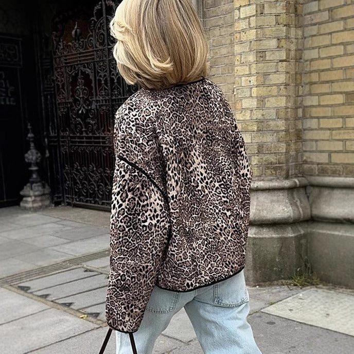 Ladies' puffer jacket with leopard print and practical pockets Lune London