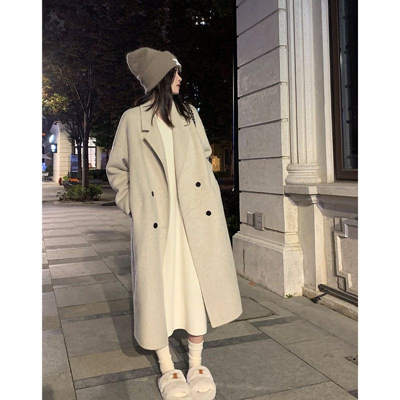 Robe en tricot pour femmes avec décolleté en V profond et coupe confortable Chic & Stil